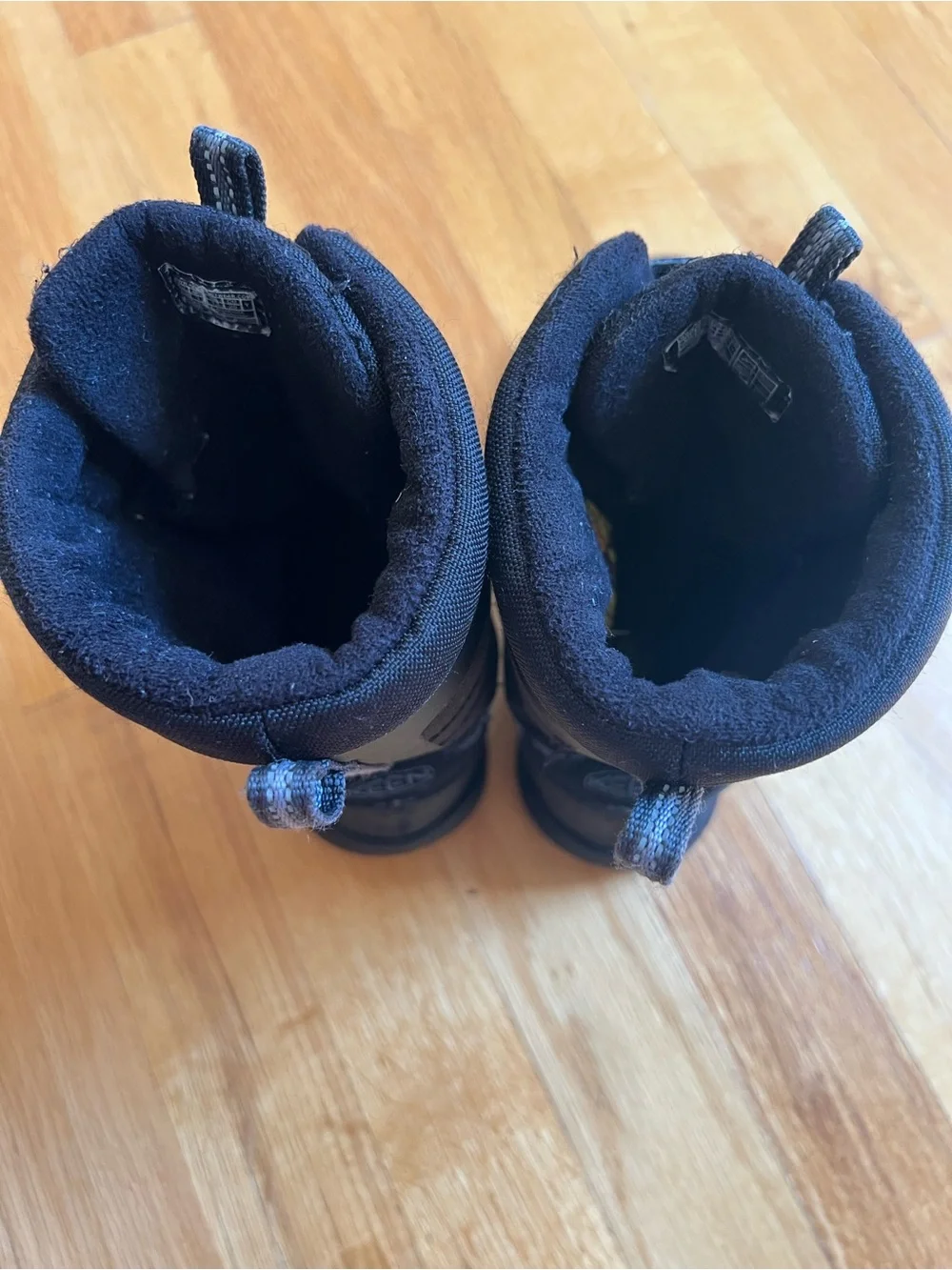 KEEN Kids Black Winter Boots size 1 - Waterproof Boots, Non-Marking Sole